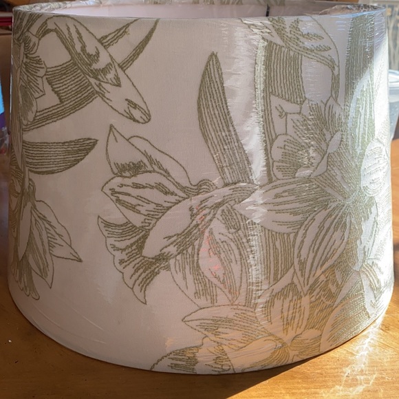 NWT PB Tapered Drum Garden Embroidered Shade - Picture 4 of 7